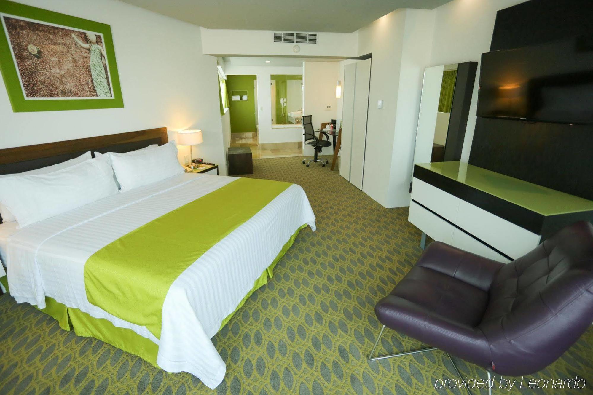 Hotel Queretaro Zona Krystal By Ihg El Salitre